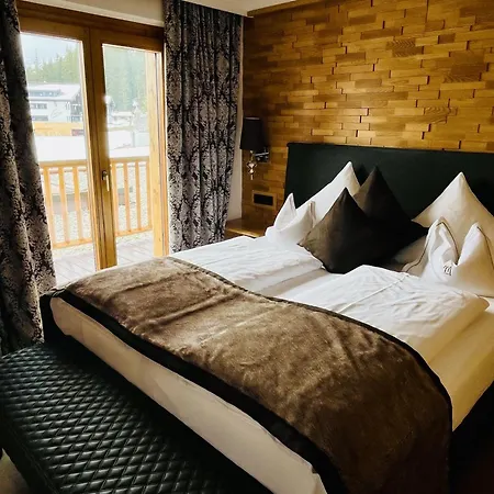 & Montana Otel 4*